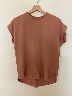 Le Bon Shoppe Ease Tee in Spanish Villa